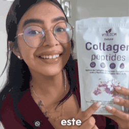 Persona sonriendo con Colágeno Peptides